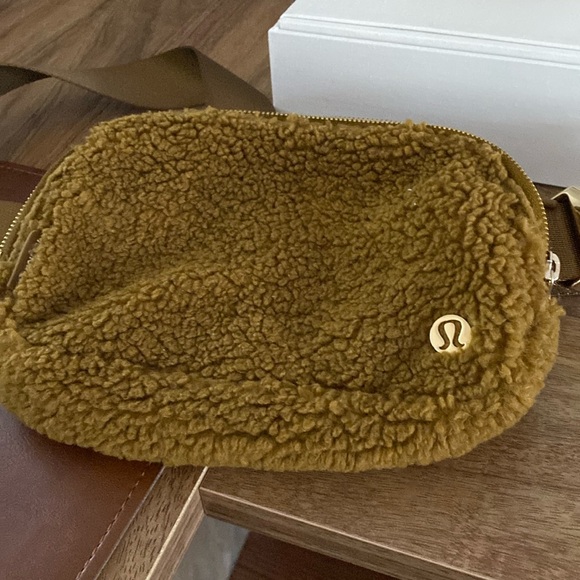 lululemon athletica Handbags - Lululemon Sherpa belt bag